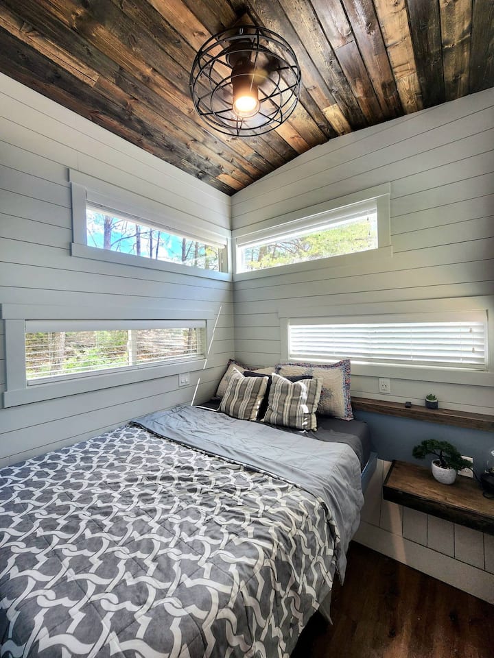 Serenity deck with views